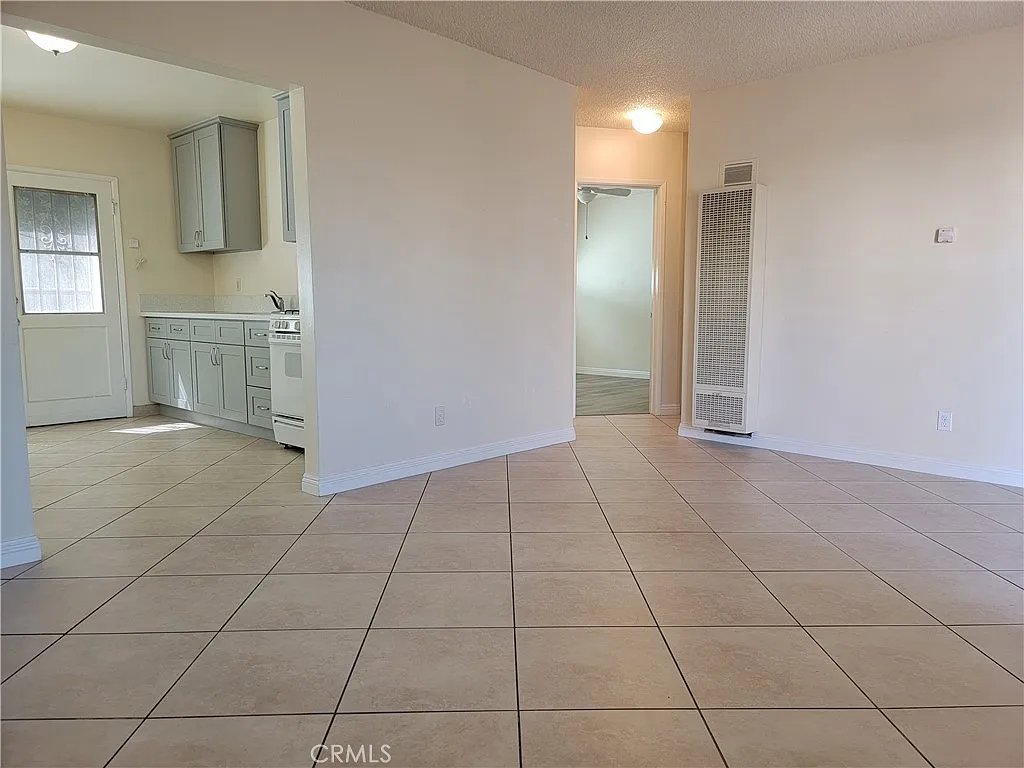 2 bed, 800 sqft, $2,500 — Photo 3
