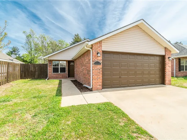 1715 S K Pl, Rogers, AR 72756