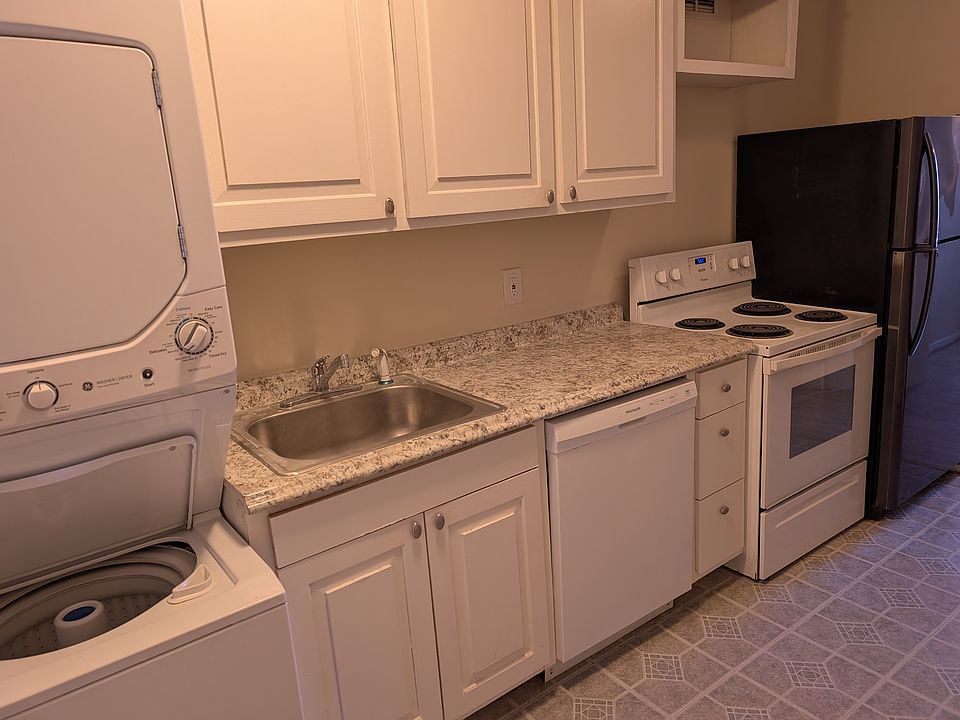 1st image of 1421 W Clay St APT 1