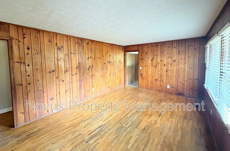 4 bed, 2.0 bath, 1549 sqft, $1,575 — Photo 3