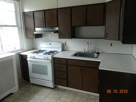 5th image of 652 Jamestown St #House