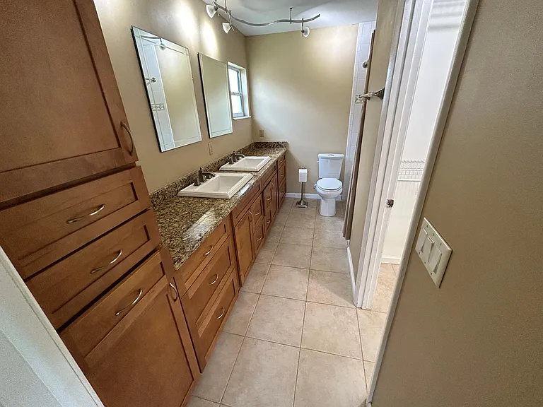 10816 Waterford Ct — Photo 17