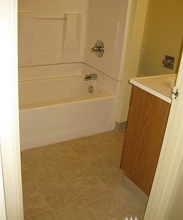 3rd image of 807 N 1st Ave