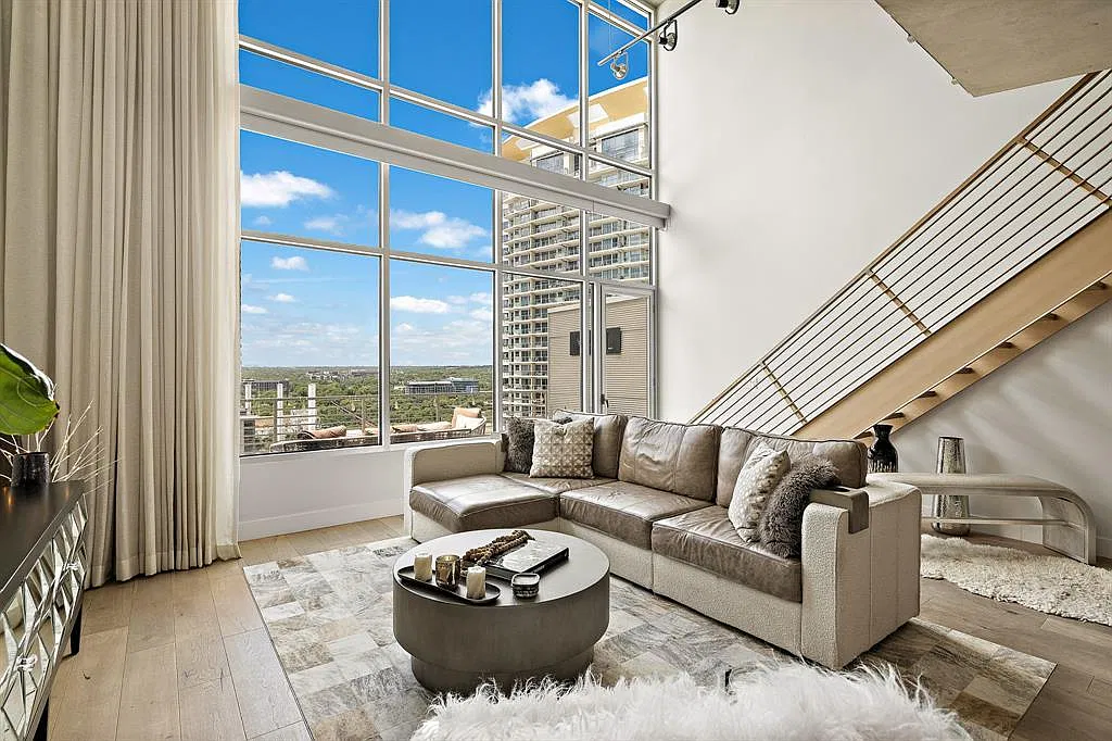 2 bed, 2.0 bath, 2215 sqft, $9,000 — Photo 4