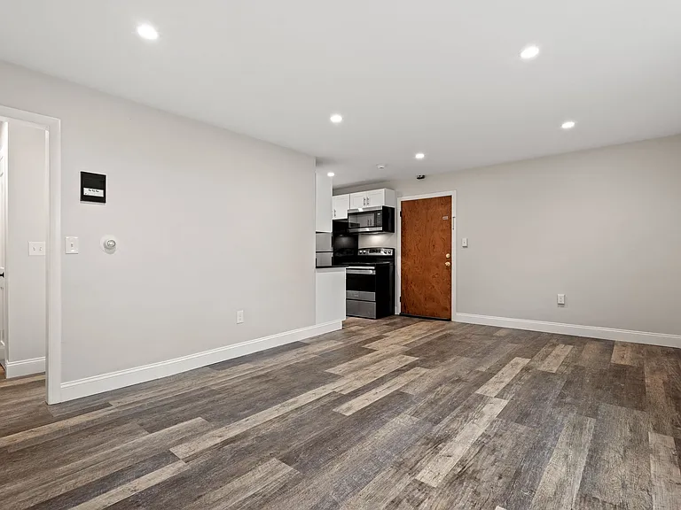 457 - 485 Pleasant Street — Photo 23
