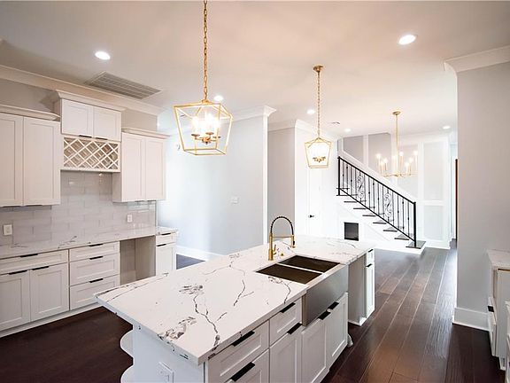 5th image of 4713 Cartier Ave