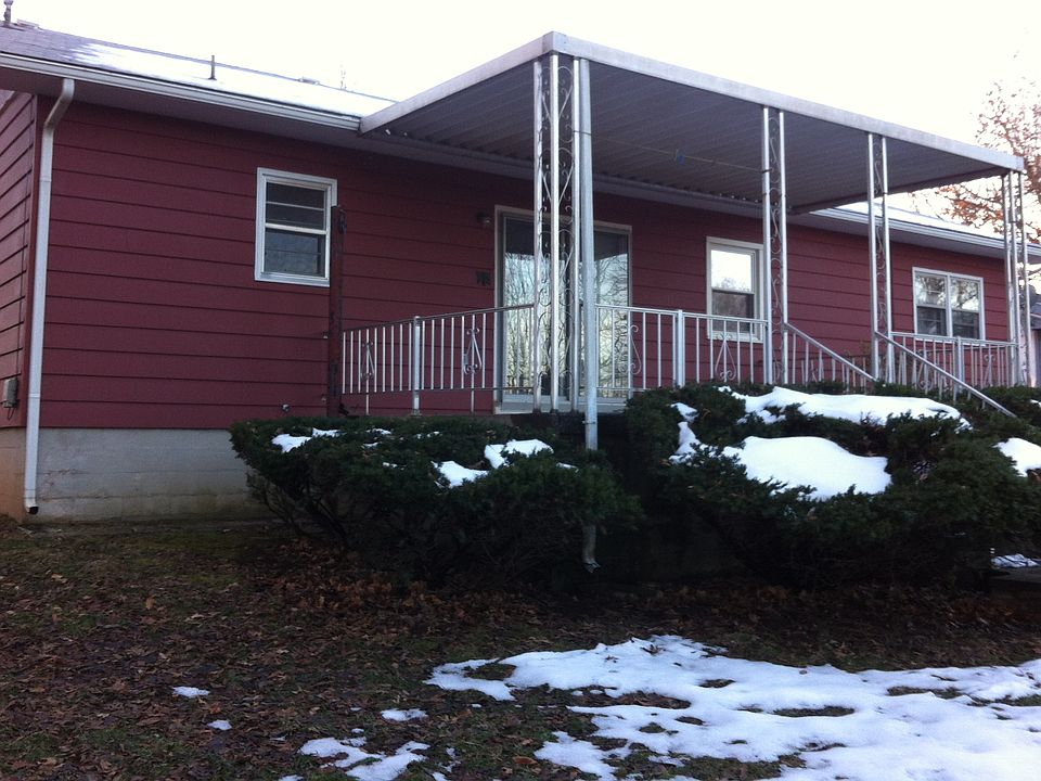 2nd image of 825 E Smith St
