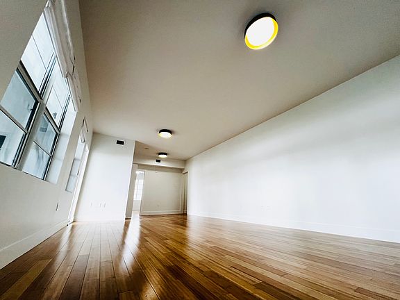 2nd image of 964 Bay Dr #902