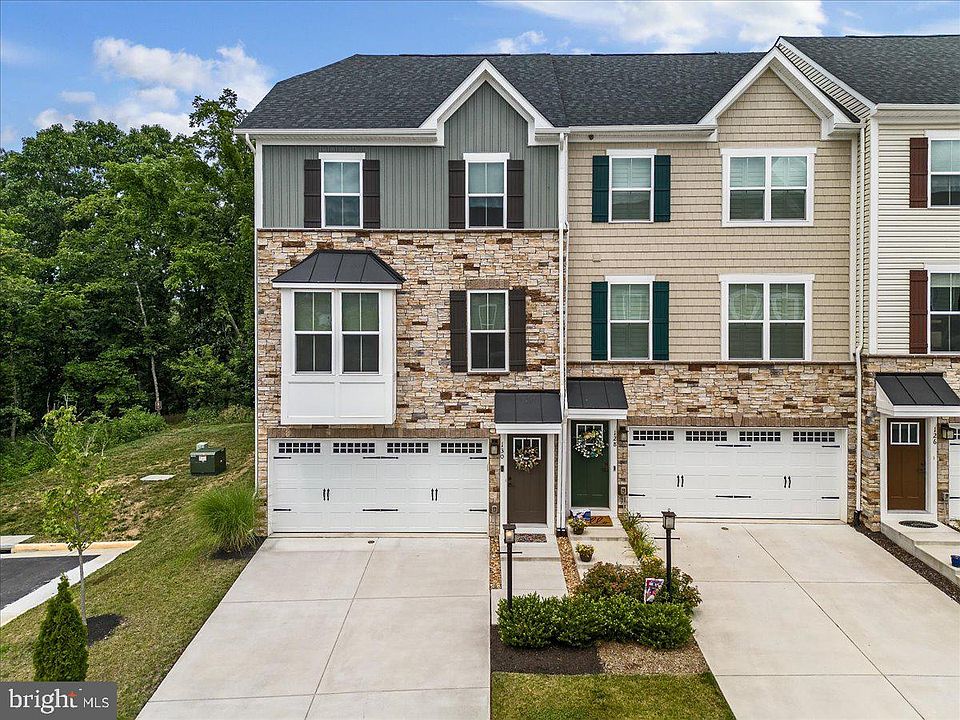 1st image of 130 Bayhill Ter