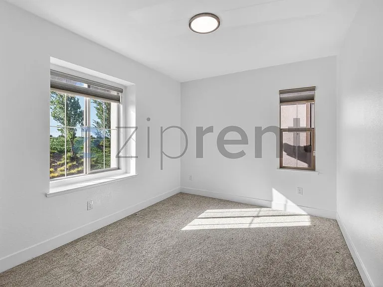 665 N Amarone Dr — Photo 27