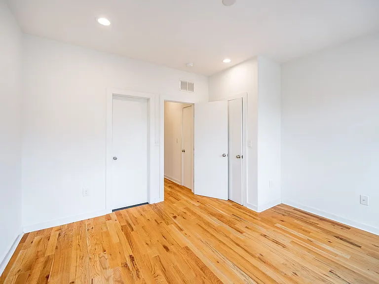 1642 N Marshall Street — Photo 11