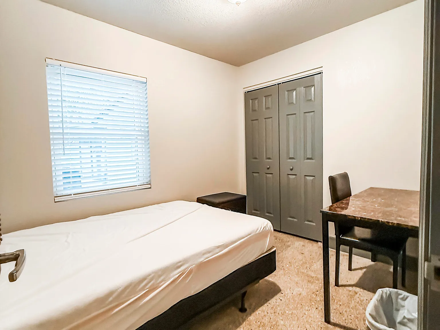 4 bed, 2.0 bath, 1250 sqft, $992 — Photo 2