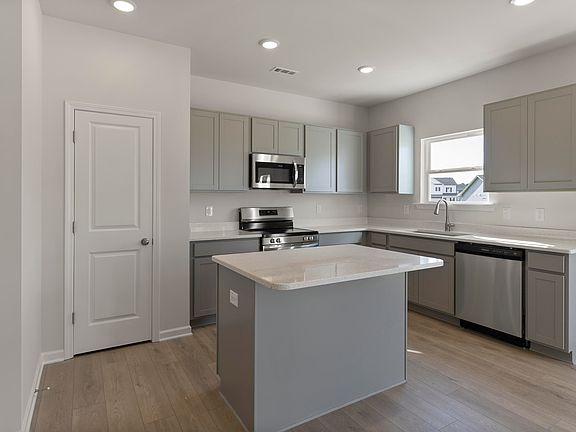 5th image of 211 N Bali Ct