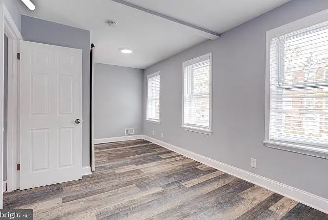 128 S Schroeder St — Photo 14