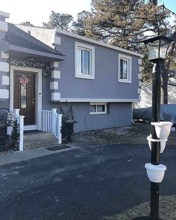 2nd image of 217 W Beach Rd