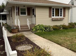 1315 Grand Ave, Manitowoc, WI 54220