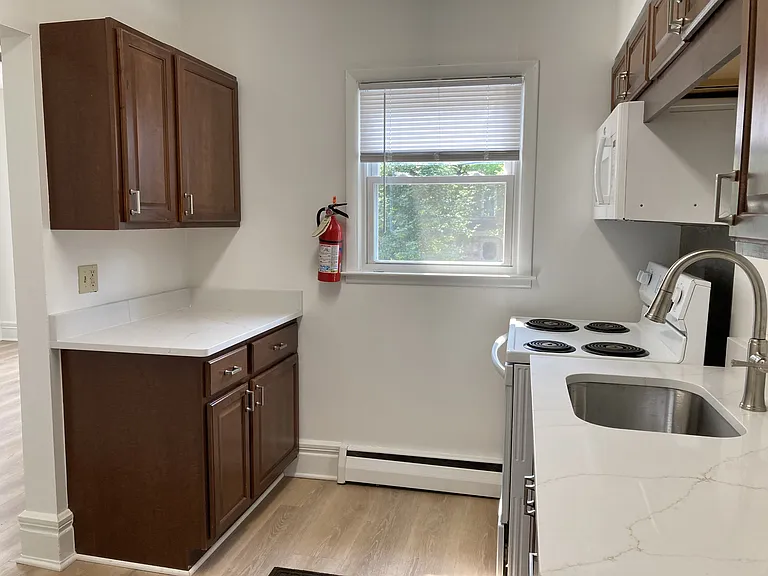 303 E Madison St #2 — Photo 6
