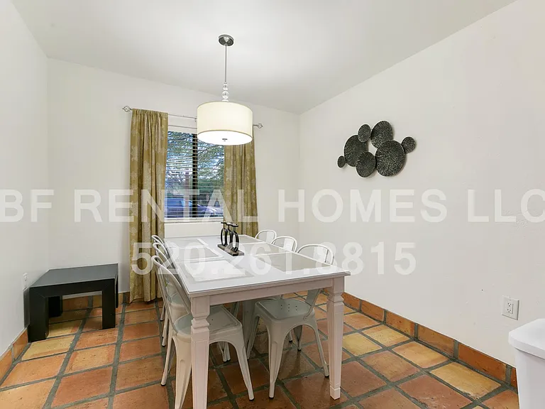 2319 E Helen St — Photo 9