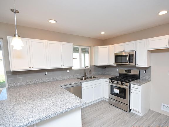 4th image of 3030 W Larkspur Dr