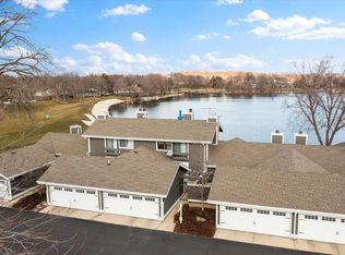 3 W Windsor Ct, Sugar Grove, IL 60554