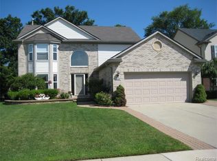 1327 Hartland St, Troy, MI 48083