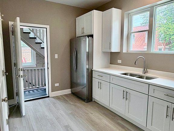 3rd image of 1900 W Garfield Blvd #1
