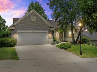 1027 Fieldridge Ct, Waukesha, WI 53188