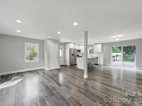 1200 Vickie Ln, Matthews, NC 28104