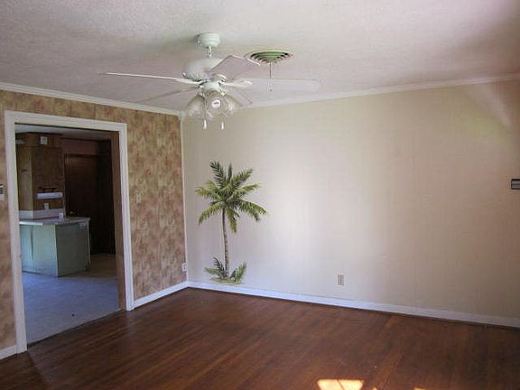 3rd image of 2319 Green Ave