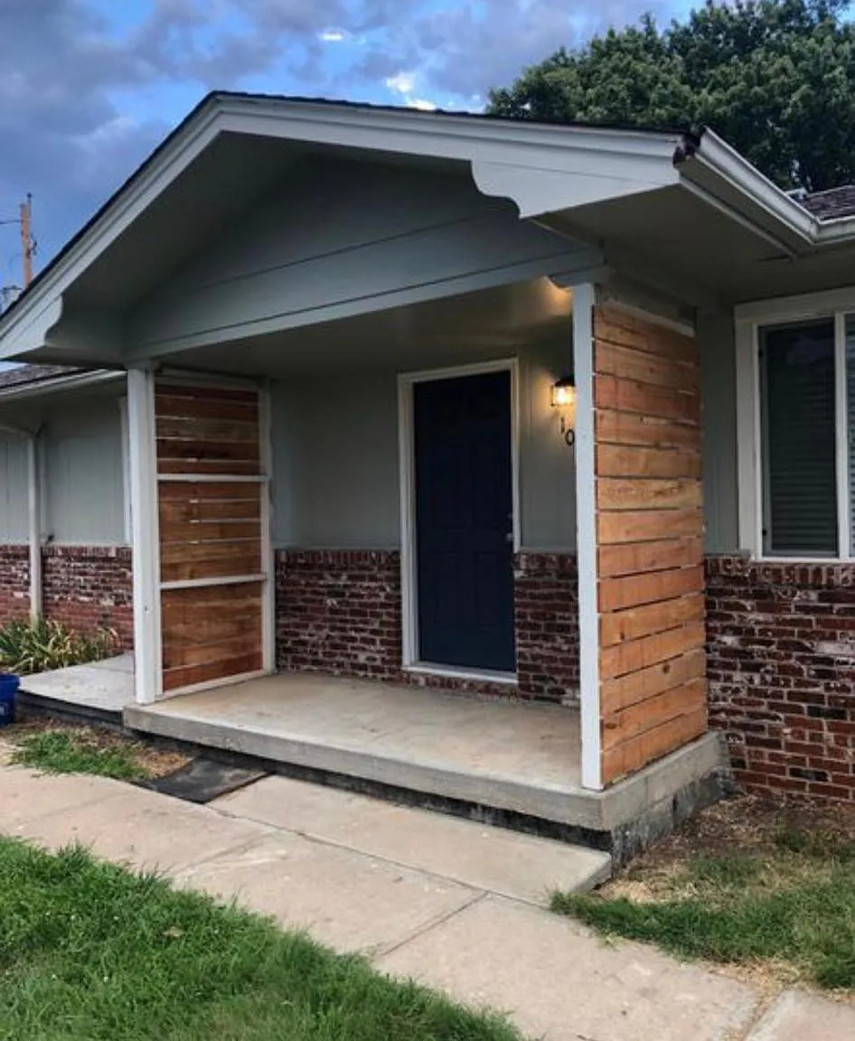 106 W South St — Photo 1