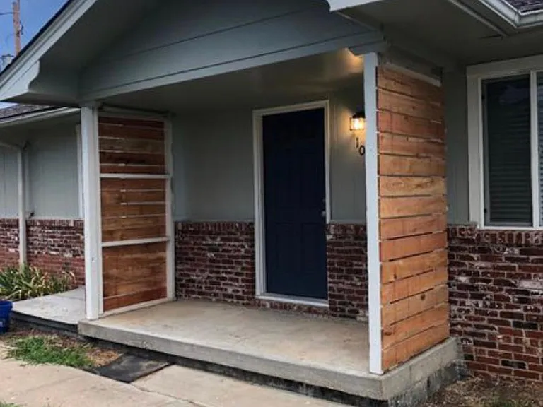 106 W South St — Photo 1