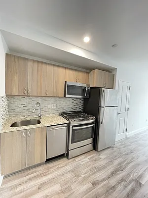 Rented by Bouklis Group | media 5