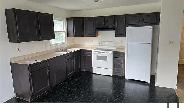 4 bed, $2,290 — Photo 2