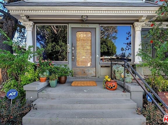 5th image of 424 N Larchmont Blvd