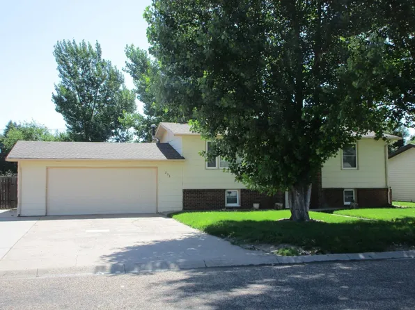 233 Cherry Ave, Goodland, KS 67735