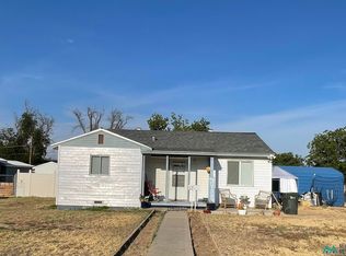 1002 Dogwood Ln, Carlsbad, NM 88220