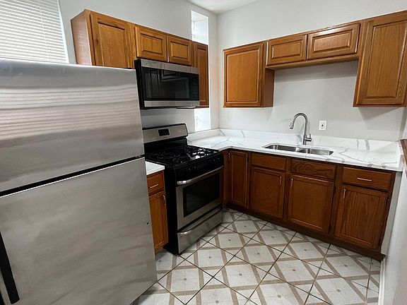 2nd image of 1821 W 19th St #1-R