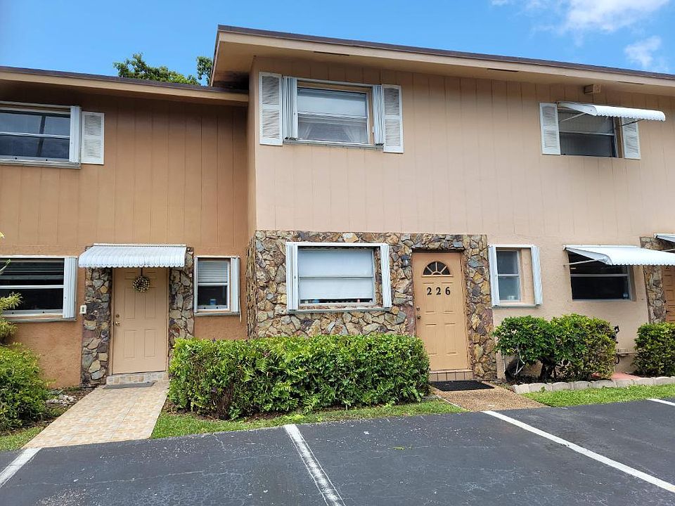 1st image of 450 SE 7th St APT 226