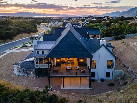 3rd image of 3247 S Mapleton Estates Dr