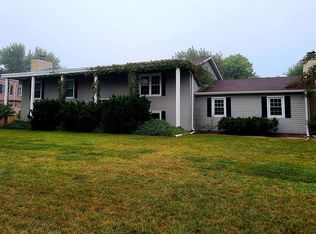 2408 Cottonwood Rd, Grand Island, NE 68801