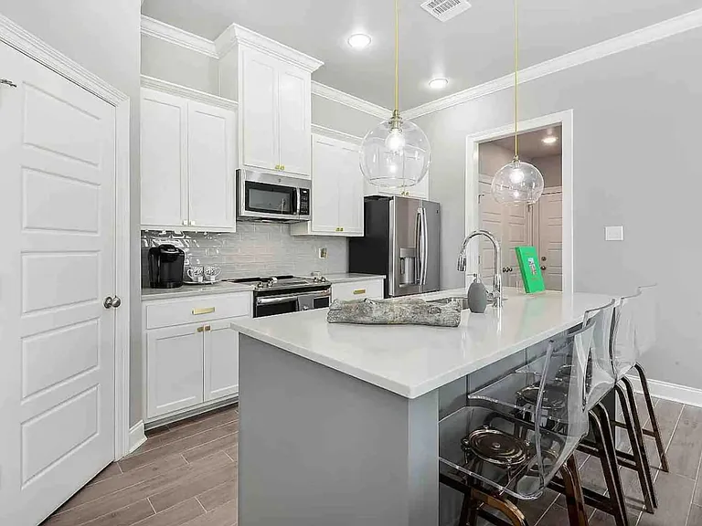 8116 Village Lake Ave — Photo 2