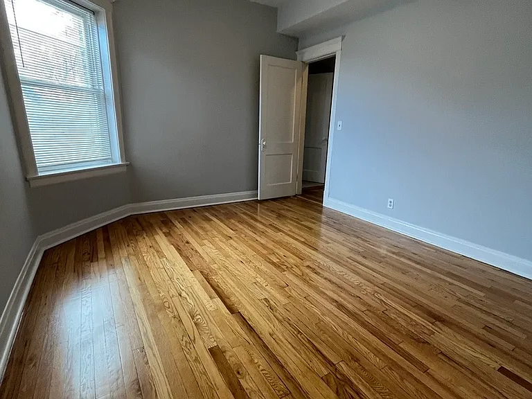 4411 W Montrose Ave #2 — Photo 7