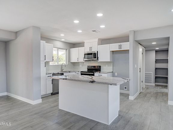 2nd image of 11060 W CANTERBURY Drive