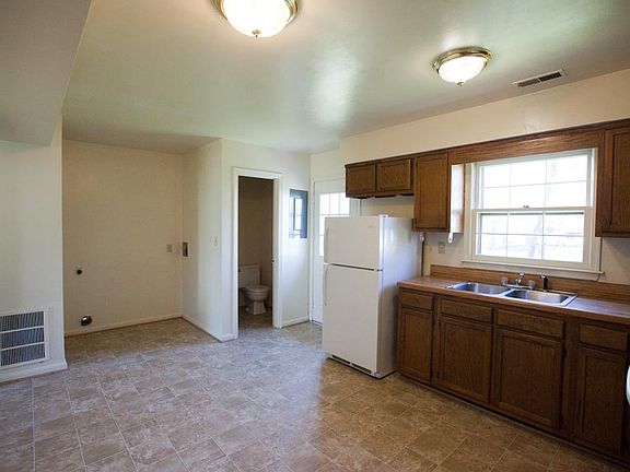 5th image of 1525 Birch St #B