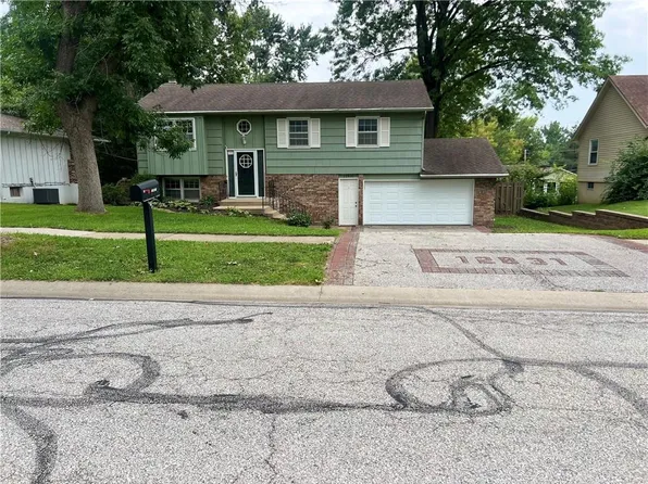 12831 W 99th St, Lenexa, KS 66215