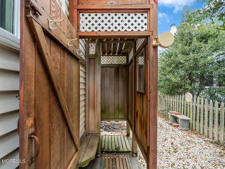 124 Neptune Pl — Photo 30