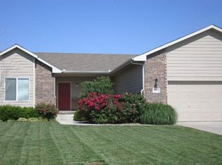 2216 Bristol Ln, Newton, KS 67114
