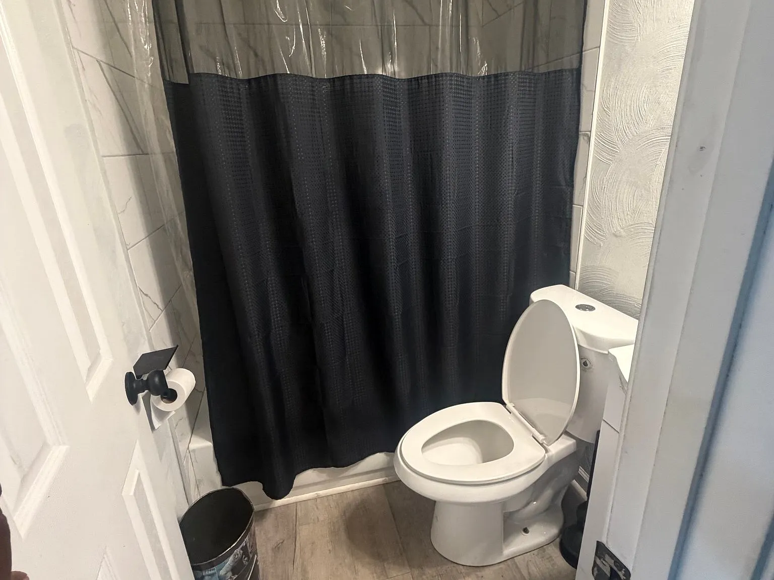 Cozy 2 Bed/1 Bath Single Family Home in Newport News, VA! $1500/mo - Available 09/07/2026 — Photo 2