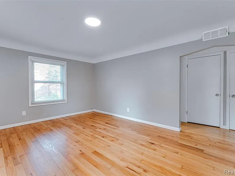 31979 Kathryn St — Photo 17