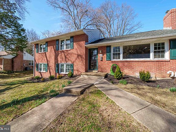 5th image of 512 Briar Ln
